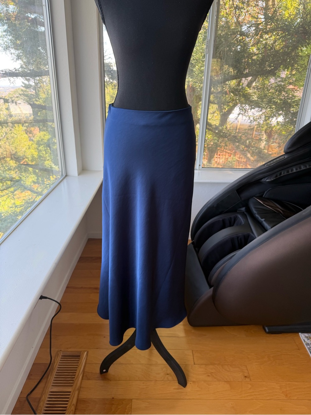 LIKE NEW 1.STATE Satin Bias Skirt Small